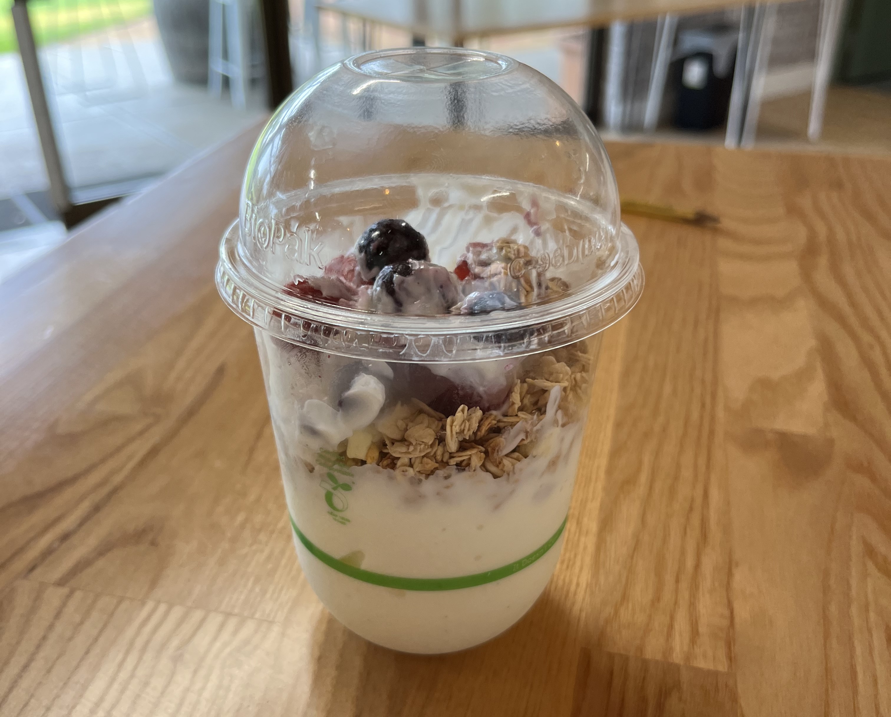 Yoghurt, granola and fruit